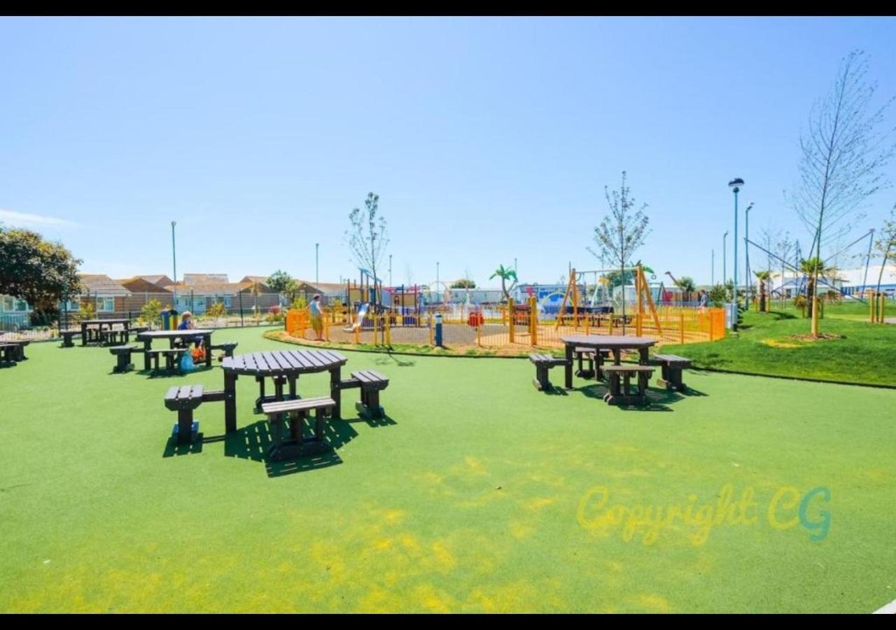 Mp768 - Camber Sands Holiday Park - Huge Lodge - Small Dog Friendly - Sleeps 8 Buitenkant foto